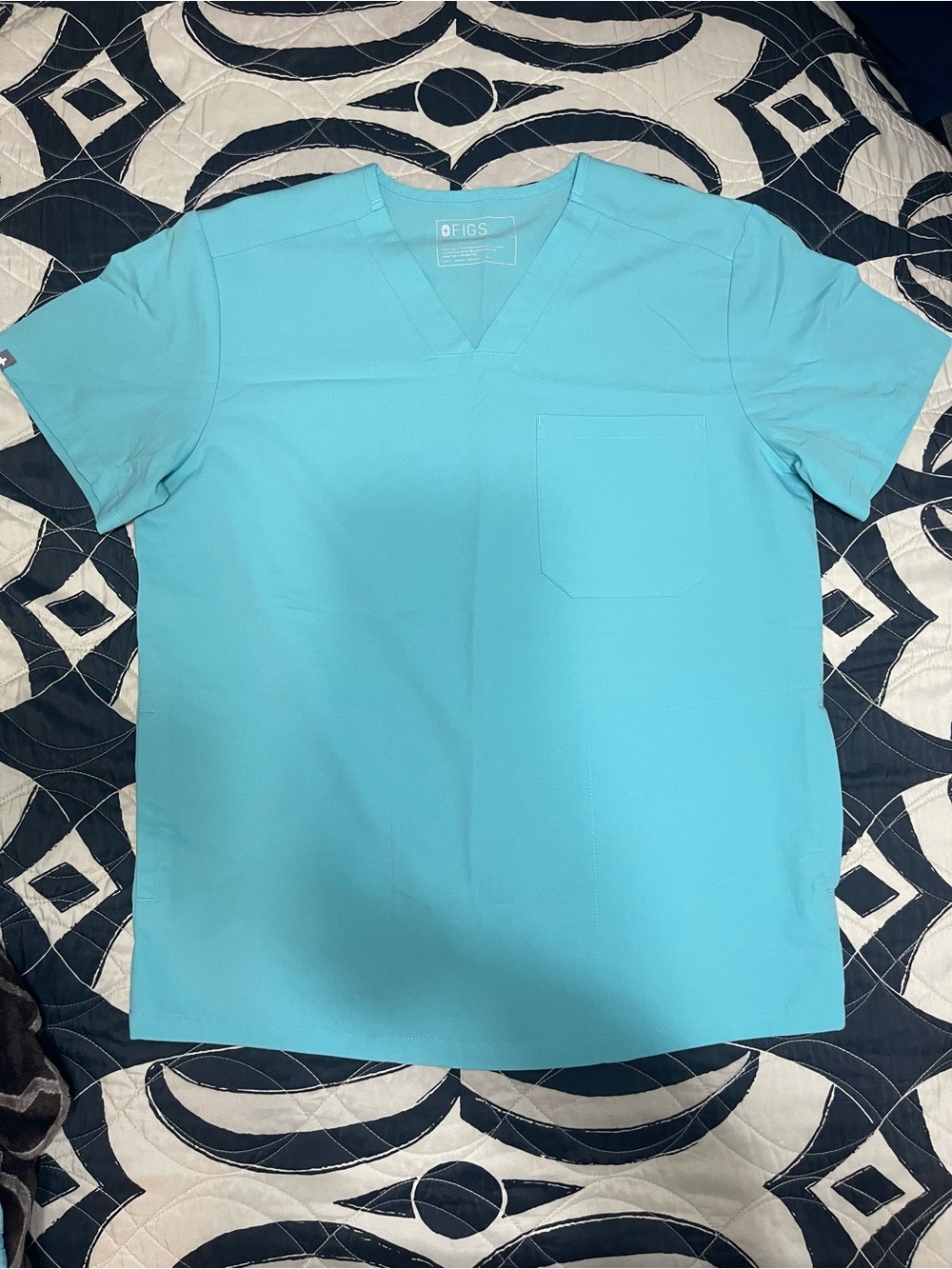 FIGS Chisec Three-Pocket Scrub Top Neon Blue Men’s Medium